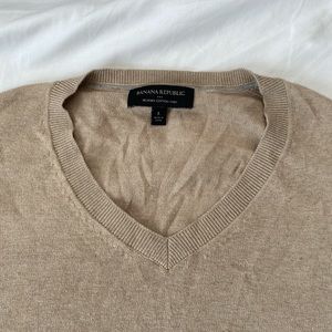 Tan Large Banana Republic V neck